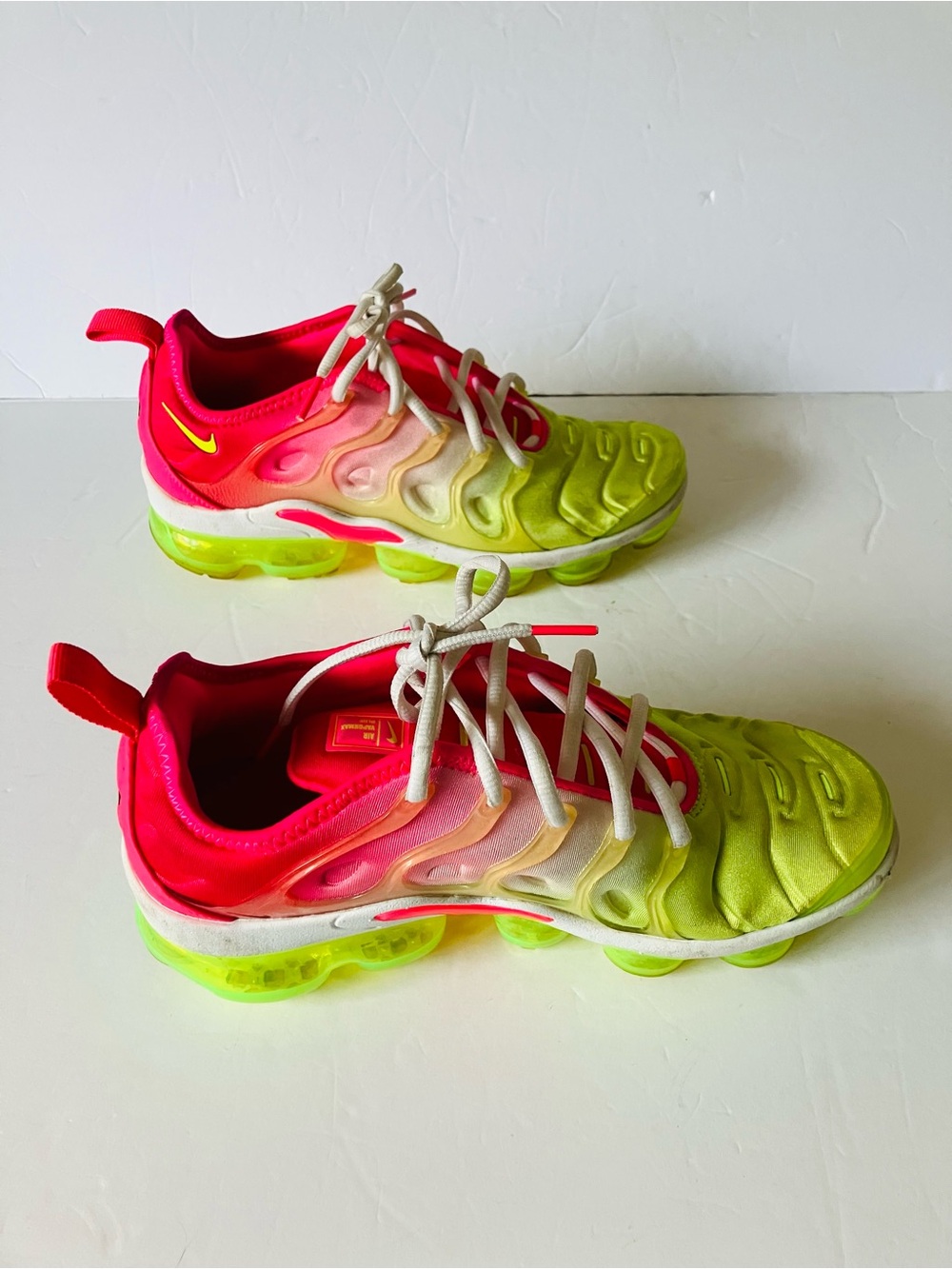 Nike Air Vapormax Plus Pink Volt DC2045-900 Women's Size 8 - Picture 4 of 6